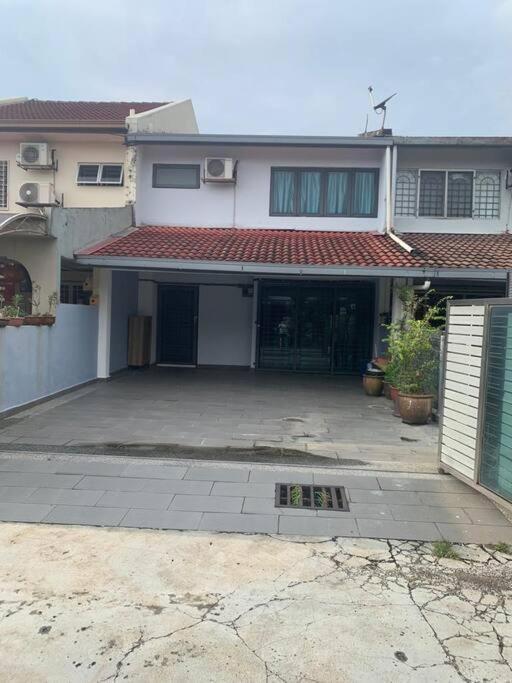 3room 10pax Sr Landed Comfy 5 Star Sofa&bed 4 Parking