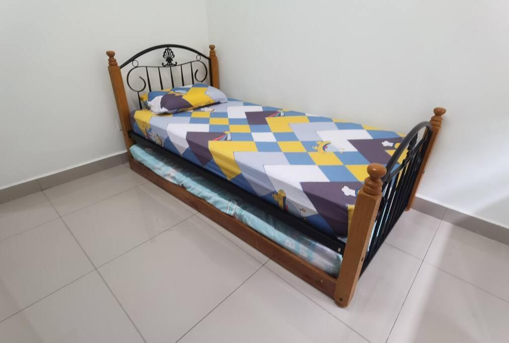 3room 10pax Sr Landed Comfy 5 Star Sofa&bed 4 Parking * Seri Kembangan