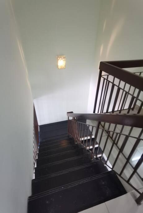 Holiday home 3room 10pax Sr Landed Comfy 5 Star Sofa&bed 4 Parking *
