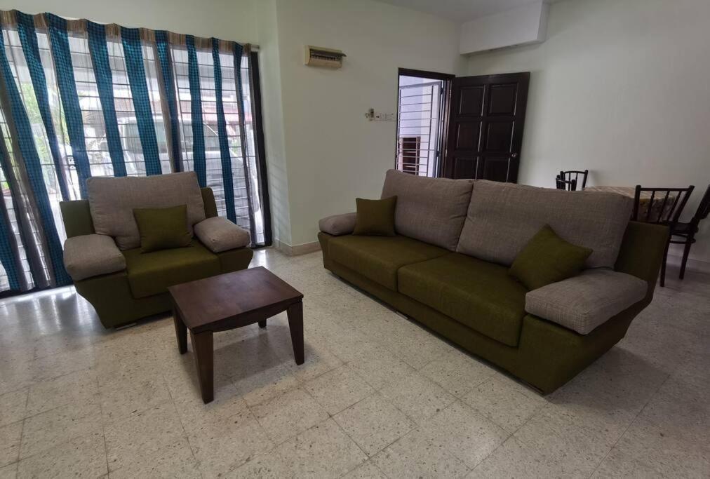3room 10pax Sr Landed Comfy 5 Star Sofa&bed 4 Parking